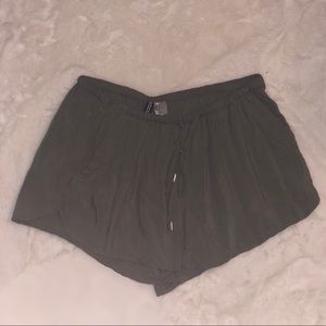 OLIVE FLOWY SHORTS FROM H &M